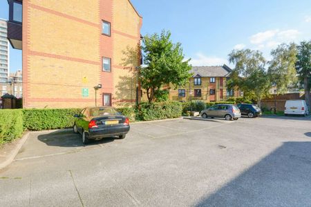 One bedroom mezzanine apartment with off street parking and communal gardens. - Photo 3