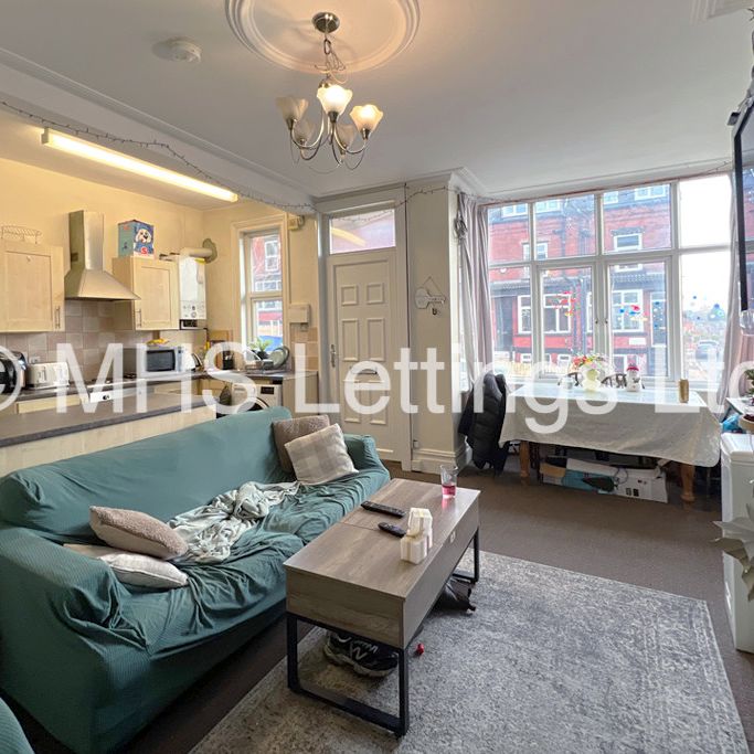 3 Bedroom Mid Terraced House for rent in Elsham Terrace - Photo 1