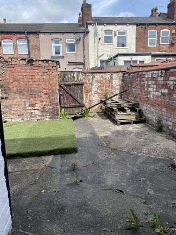 2 bedroom terraced house to rent - Photo 2