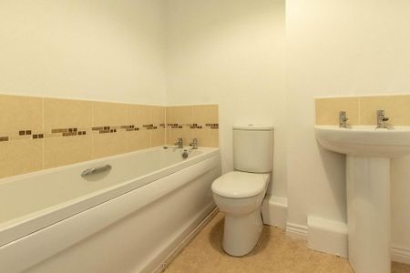 2 bedroom flat to rent - Photo 2