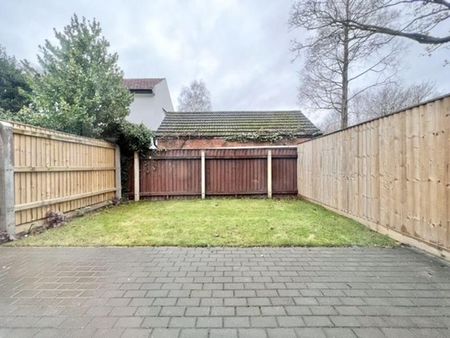 4 bedroom semi-detached house to rent - Photo 5