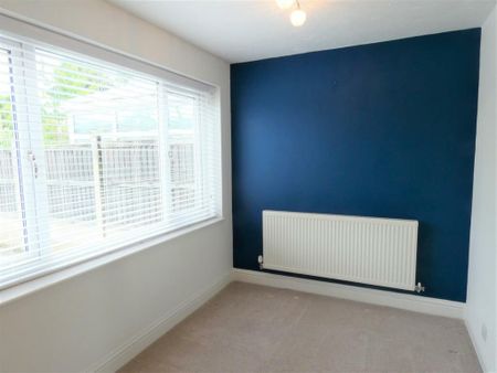 3 Bedroom Semi-Detached House in Fulwood - Photo 2