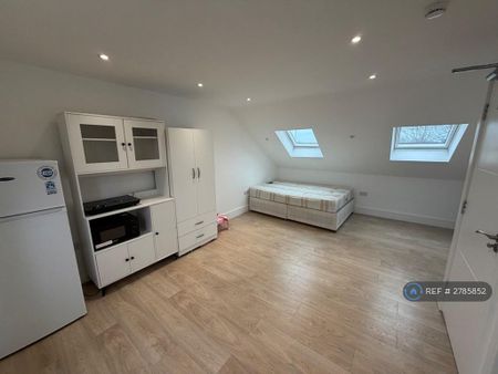 Studio to rent - Photo 2