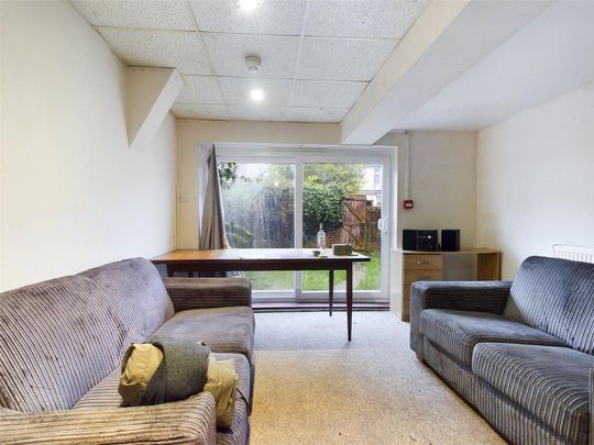 7 bedroom semi-detached house to rent - Photo 1