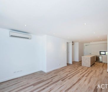 Contemporary Apartment within walking distance to shops, cinema, re... - Photo 1