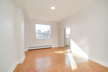 For Lease - 490 Eglinton Avenue Unit# 201, Toronto, Ontario - Photo 2