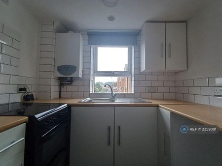 2 bedroom flat to rent - Photo 3