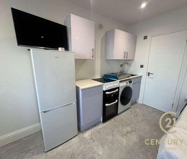 Annex, Floriston Avenue, UB10 - Photo 1