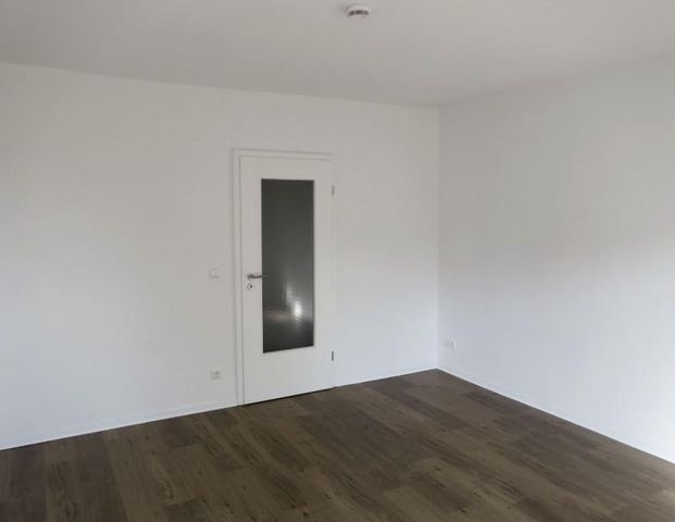 3 helle Räume // Gute Infrastruktur // Familienfreundlich // Balkon // Küche und Bad mit Fenster! - Foto 1