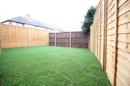 Regina Road, Southall - Photo 3