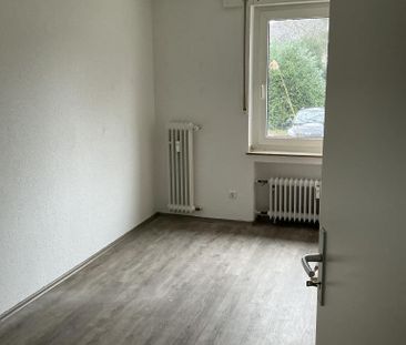 Erdgeschoss mit Badewanne und Balkon - Photo 2