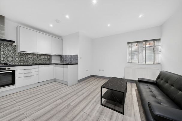 York Place, Ilford IG1 - Photo 1