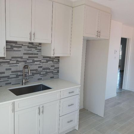 Grand 5-1/2 rénové haut de duplex - STL - Photo 4