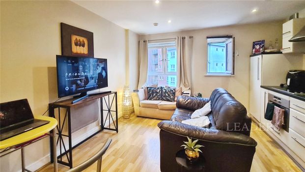 apartment to rent Lower Canal Walk, Southampton, SO14 - Photo 1