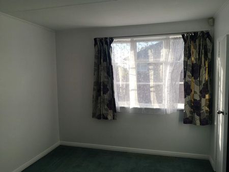 3‑Bedroom Townhouse - Private and convenient - Photo 5