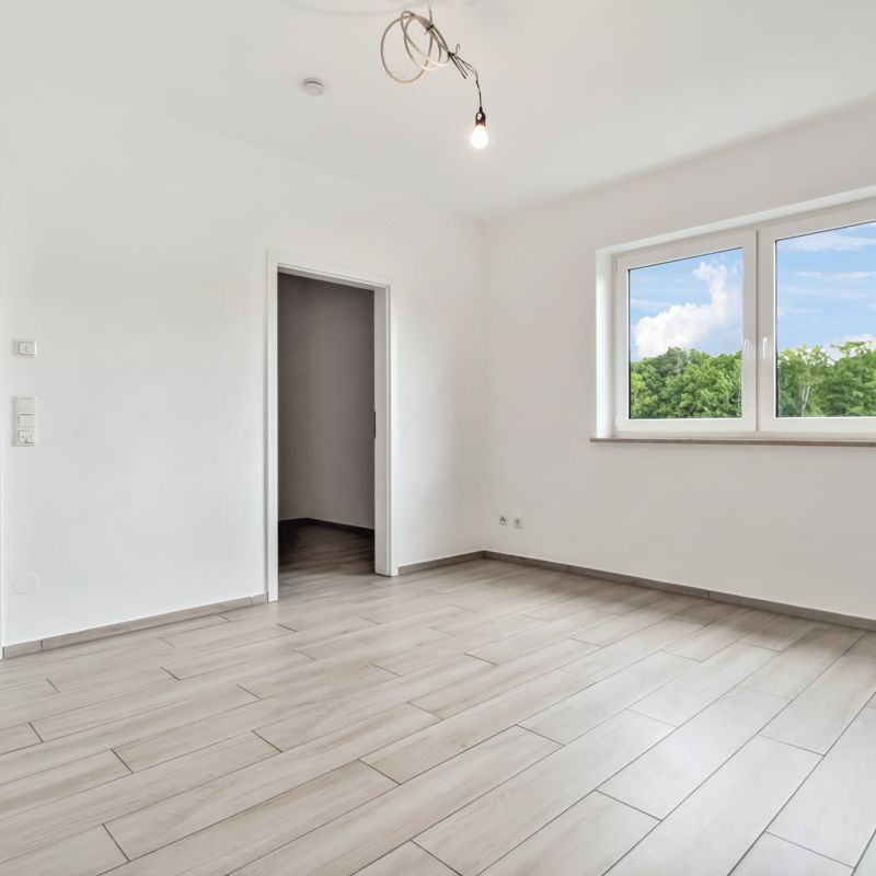 Moderne und großzügige Wohnung mit Einbauküche und Süd-Balkon - Foto 1