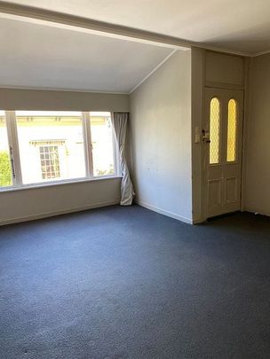 Sunny 3-Bedroom Apartment with Garden & Courtyard - Photo 1