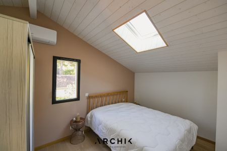 Architecture contemporaine, cette jolie maison de 140 m2 édifiée sur un terrain paysager de 430 m2 se situe au calme d'un quartier résidentiel du Pyla, à proximité de la plage et des commerces. - Photo 5