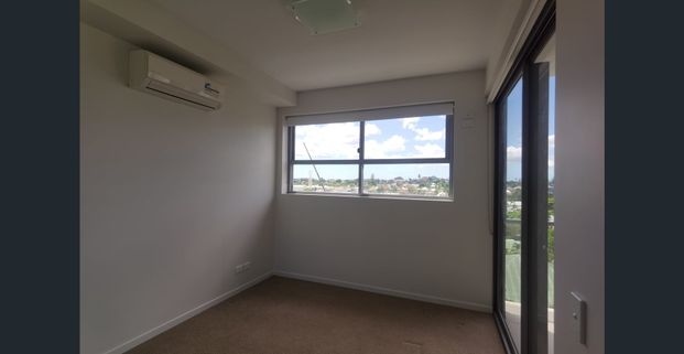 Spacious Living, Gourmet Kitchen AND Roof Deck entertainment area - Photo 1