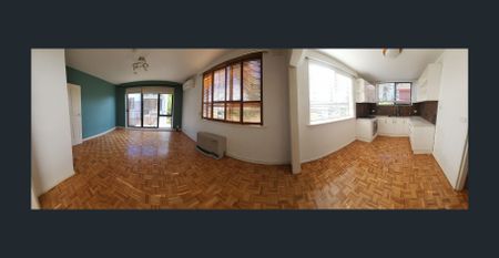 Hidden Gem: Thornbury updated apartment with undercover carport. - Photo 2