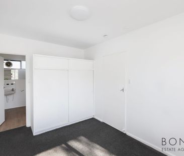 Divine 1st Floor Living - Photo 5