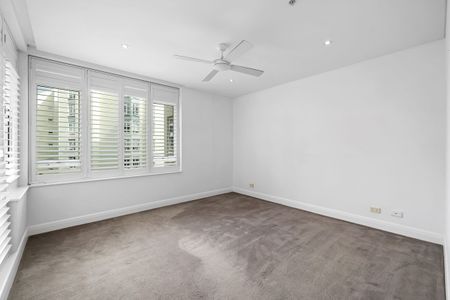 Sunlit Harbourside Apartment in an Exclusive Pyrmont Setting - Photo 4