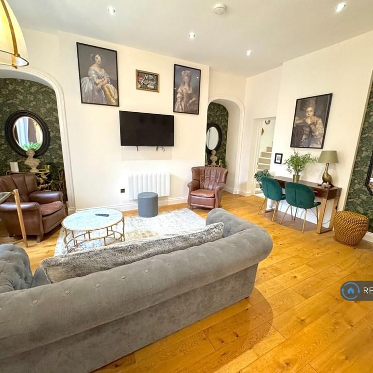 2 bedroom flat to rent - Photo 1
