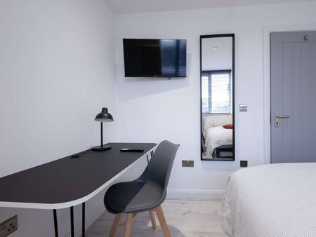 Apt 3, Aberdeen House Room 5 - Photo 5