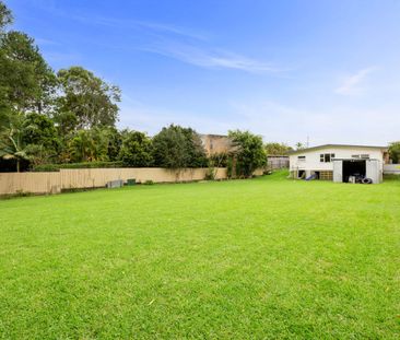 Central Coffs Harbour Home! Lawn Maintenance Included! - Photo 2