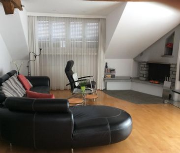 Sehr helle Dachwohnung mit schöner Terrasse und grossem Balkon - Photo 1