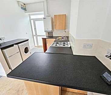 Ceridwen Terrace, Pontypridd, CF37 - Photo 6