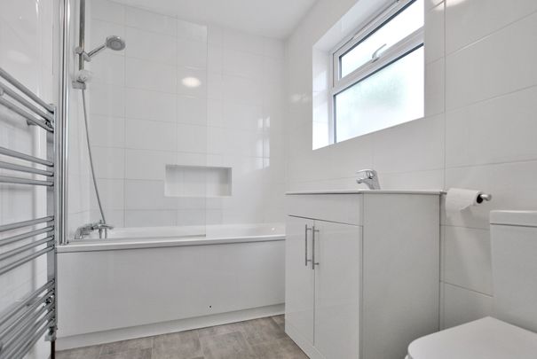 Westmere Drive, London - Photo 1