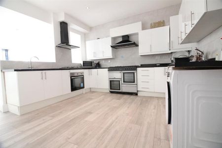 10 bedroom house share to rent - Photo 4