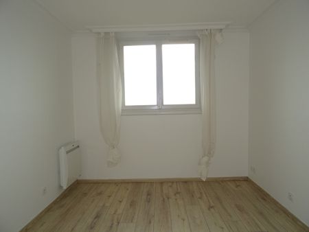 Location Appartement 5 pièces 104m² ST JEAN DE LA RUELLE 45140 - Photo 4