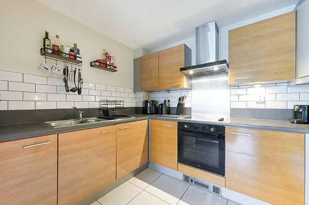 Stunning 2-bedroom apartment located on the upper floor of this development, offering convenience and accessibility. - Photo 3