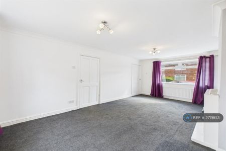 3 bedroom semi-detached house to rent - Photo 5