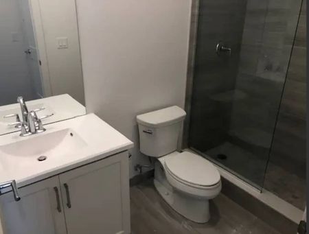 One plus den condo Waterloo - Photo 4