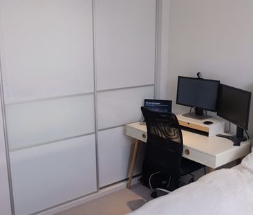 2 Bed Penthouse, Canalside Square, N1 - Photo 5