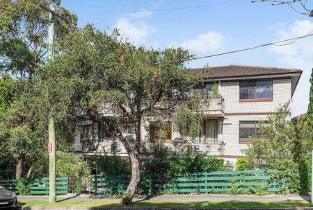 Tastefully Updated, Centrally Situated, Breathtakingly Ambient, Sun-Kissed And Private Executive Style One Bedroom Oasis, Moments To The Village - Photo 5