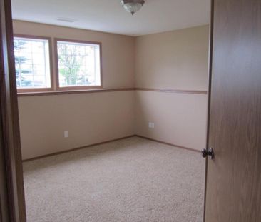 Full House Located in Inglewood! - Photo 4