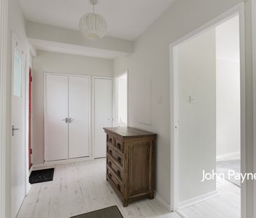 Flat to rent - Pagoda Gardens, London, SE3 - Photo 6