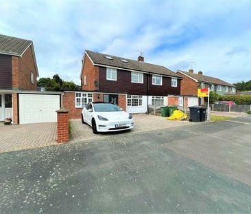 Hazel Road, Camberley Hazel Road, Camberley - Photo 2