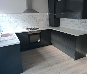 2 bedroom end of terrace house to rent - Photo 3