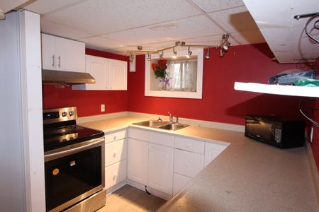 For Lease - 8 Meadowland Avenue Unit# Lower, Barrie, Ontario - Photo 2