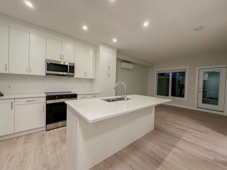 Brand New 2 Bed Condo For Rent In Springbank Hill. Detached Garage - Photo 5