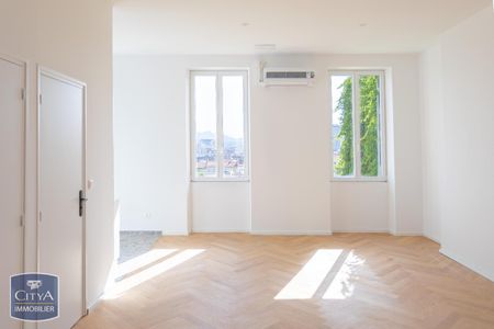 Location Appartement 3 pièces 79m² MARSEILLE 6ème - Photo 3