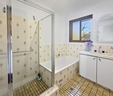 COMFORTABLE MOUNTAIN LIVING WITH SUPERB CONVENIENCE - Photo 5