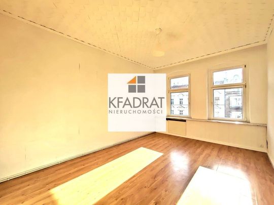 3 pokojowe mieszkanie z balkonem, ścisłe centrum - Zdjęcie 1