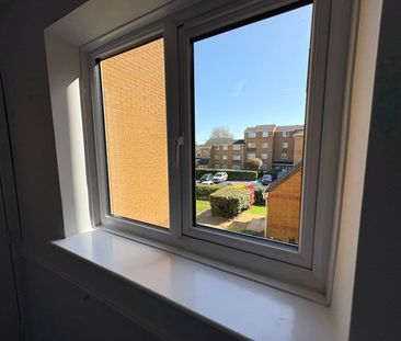 Ascot Court, Aldershot, Hampshire, GU11 - Photo 5