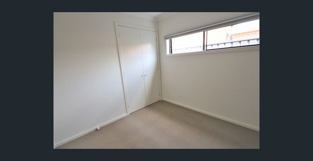 Park Facing Beauty! - Photo 1